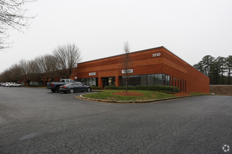 2010 Cobb International Blvd, Kennesaw, GA for lease - Building Photo - Image 3 of 6