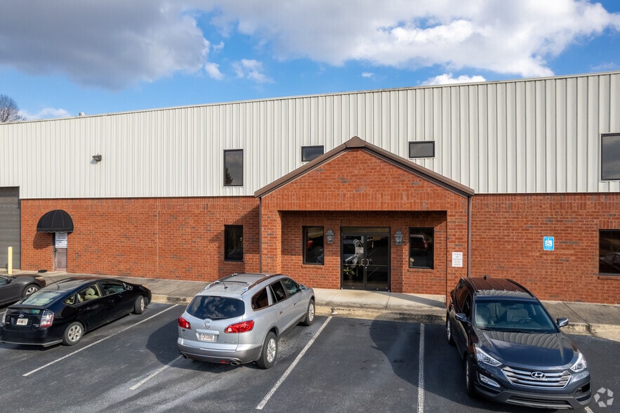 265 Castleberry Industrial Dr, Cumming, GA for lease - Building Photo - Image 3 of 13