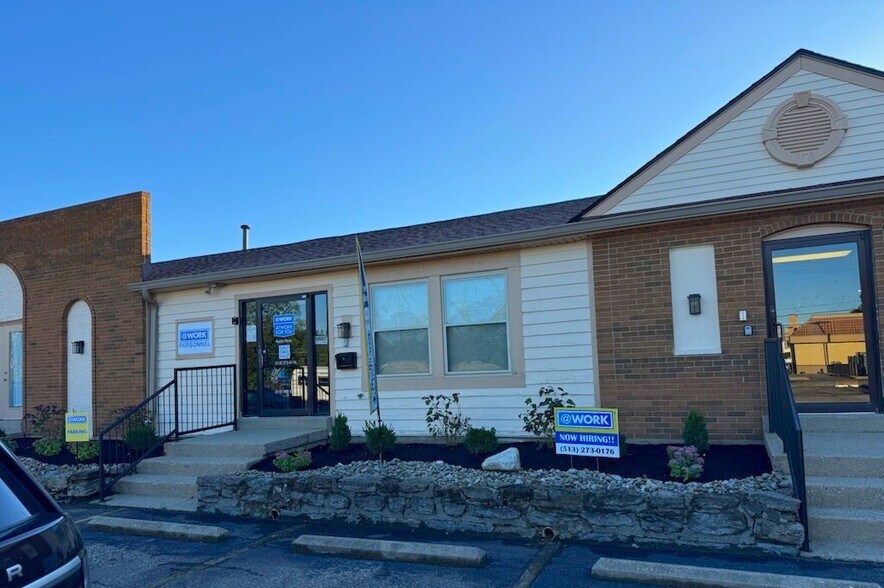 9280 Plainfield Rd, Blue Ash, OH à louer - Photo du bâtiment - Image 3 de 17