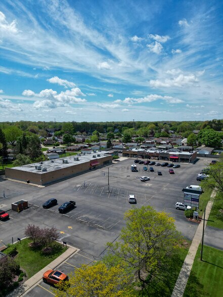 22525-22795 Wick Rd, Taylor, MI à louer - Photo du bâtiment - Image 2 de 3