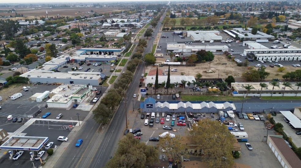 901 S Cherokee Ln, Lodi, CA à vendre - Photo du bâtiment - Image 3 de 5