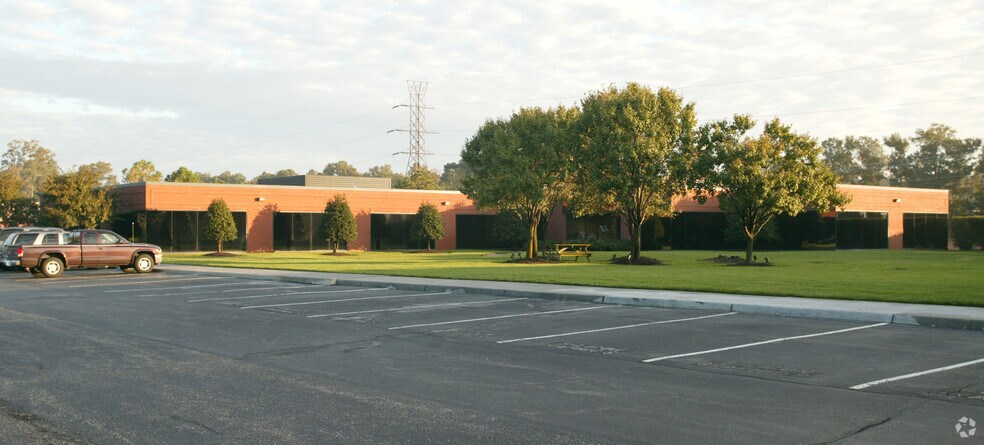 11846 Rock Landing Dr, Newport News, VA à louer - Photo du bâtiment - Image 2 de 6
