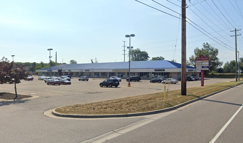 1106-1128 Robbins Rd, Grand Haven, MI for lease - Building Photo - Image 1 of 3