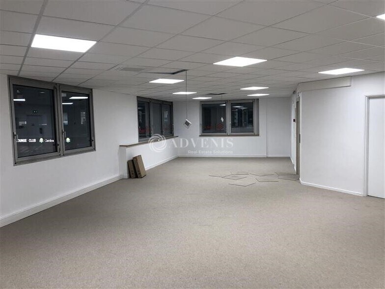 15 Rue Joël Le Theule, Montigny-le-Bretonneux à louer - Photo intérieure - Image 2 de 5