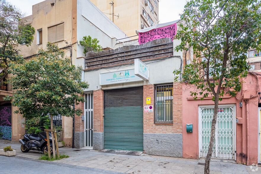 Immeuble residentiel dans Barcelone, Barcelona à vendre - Photo du bâtiment - Image 2 de 2