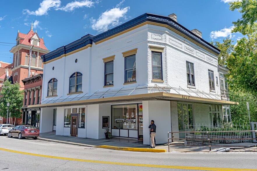 101 St Clair St, Frankfort, KY à vendre - Photo du bâtiment - Image 1 de 44
