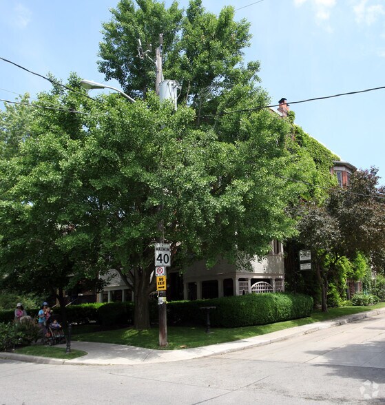 9A-9B Humewood Dr, York, ON à vendre - Photo du bâtiment - Image 2 de 2