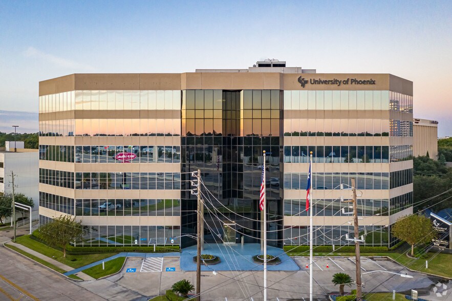 11451 Katy Fwy, Houston, TX à louer - Photo du bâtiment - Image 3 de 17