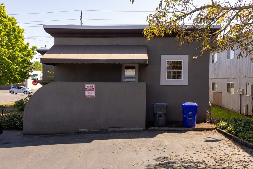 8333 SE Stark St, Portland, OR for sale - Building Photo - Image 2 of 14