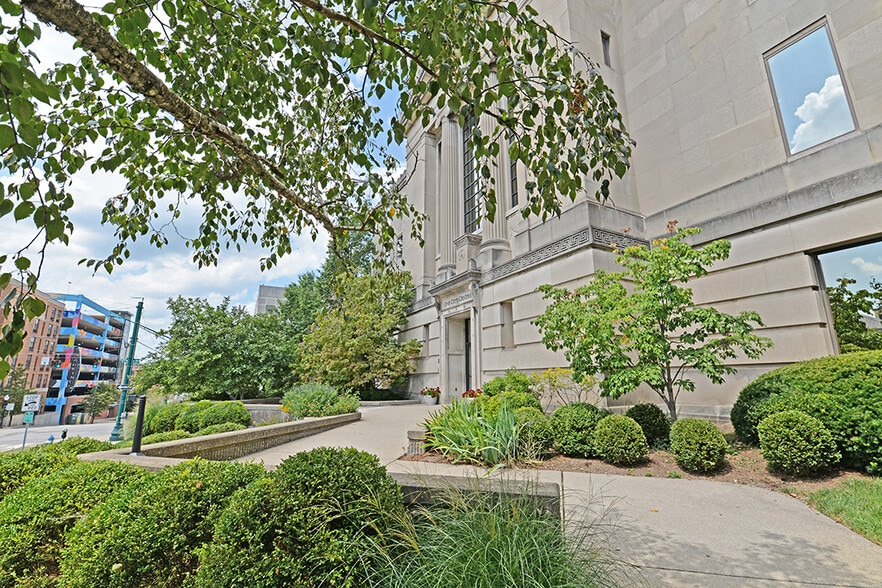 120 W 7th St, Bloomington, IN à louer - Photo du bâtiment - Image 2 de 10