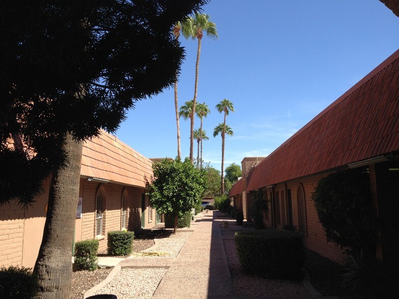 1801 S Jentilly Ln, Tempe, AZ à vendre - Photo du bâtiment - Image 3 de 10