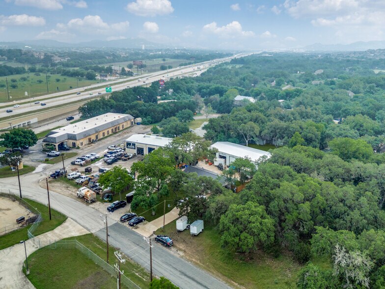 8424 Indian Hills Ln, Boerne, TX à vendre - Photo du bâtiment - Image 2 de 17