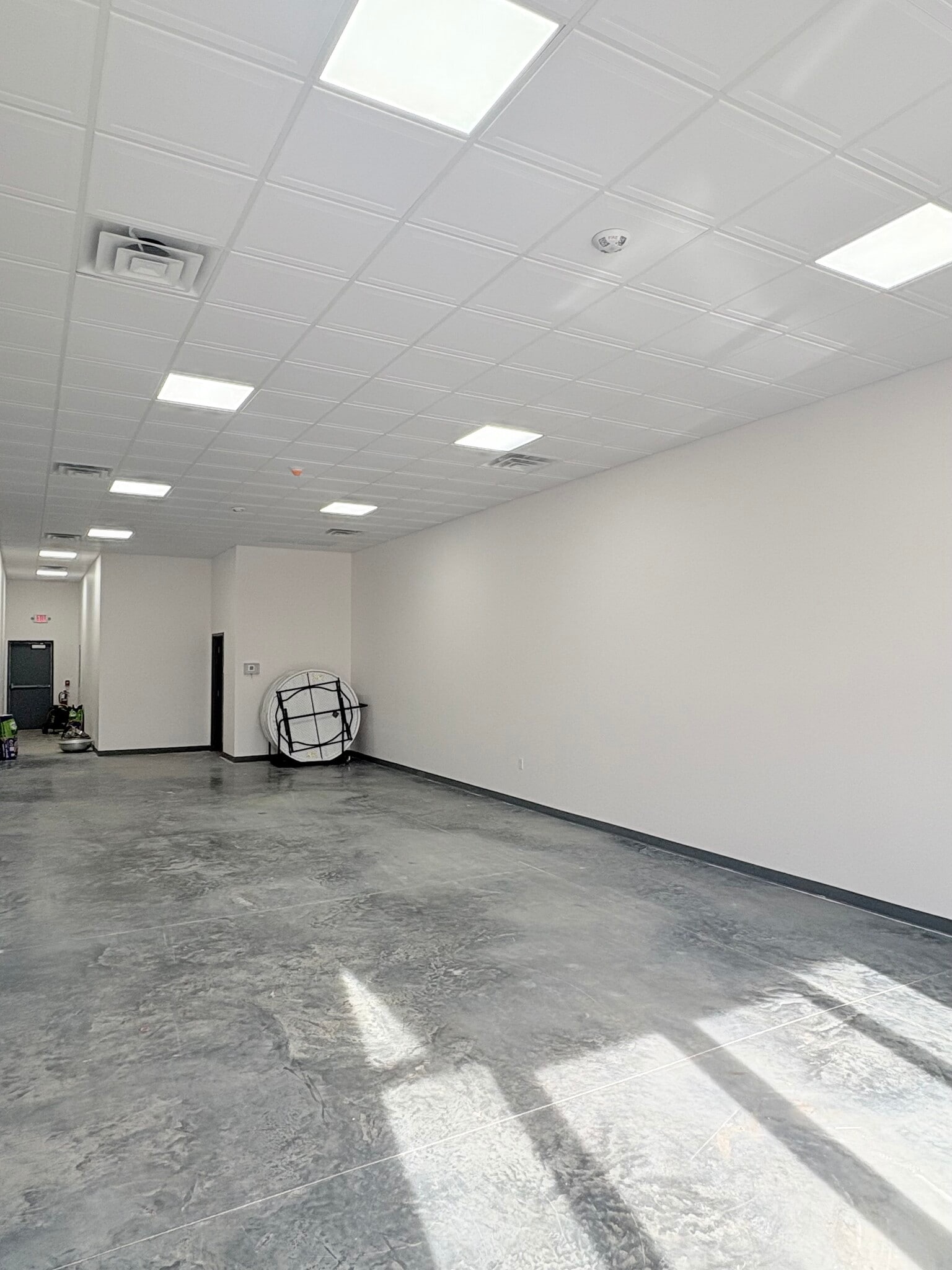 110 Orange Ct, Bowling Green, KY for lease Interior Photo- Image 1 of 18