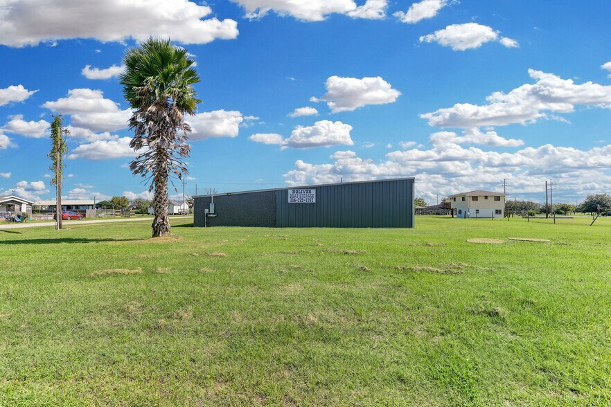 1426 Nelson Ave, Port Bolivar, TX à vendre - Photo du bâtiment - Image 2 de 10