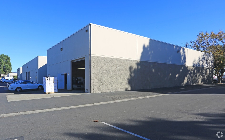 2361 Industrial Pky W, Hayward, CA for lease - Building Photo - Image 2 of 4