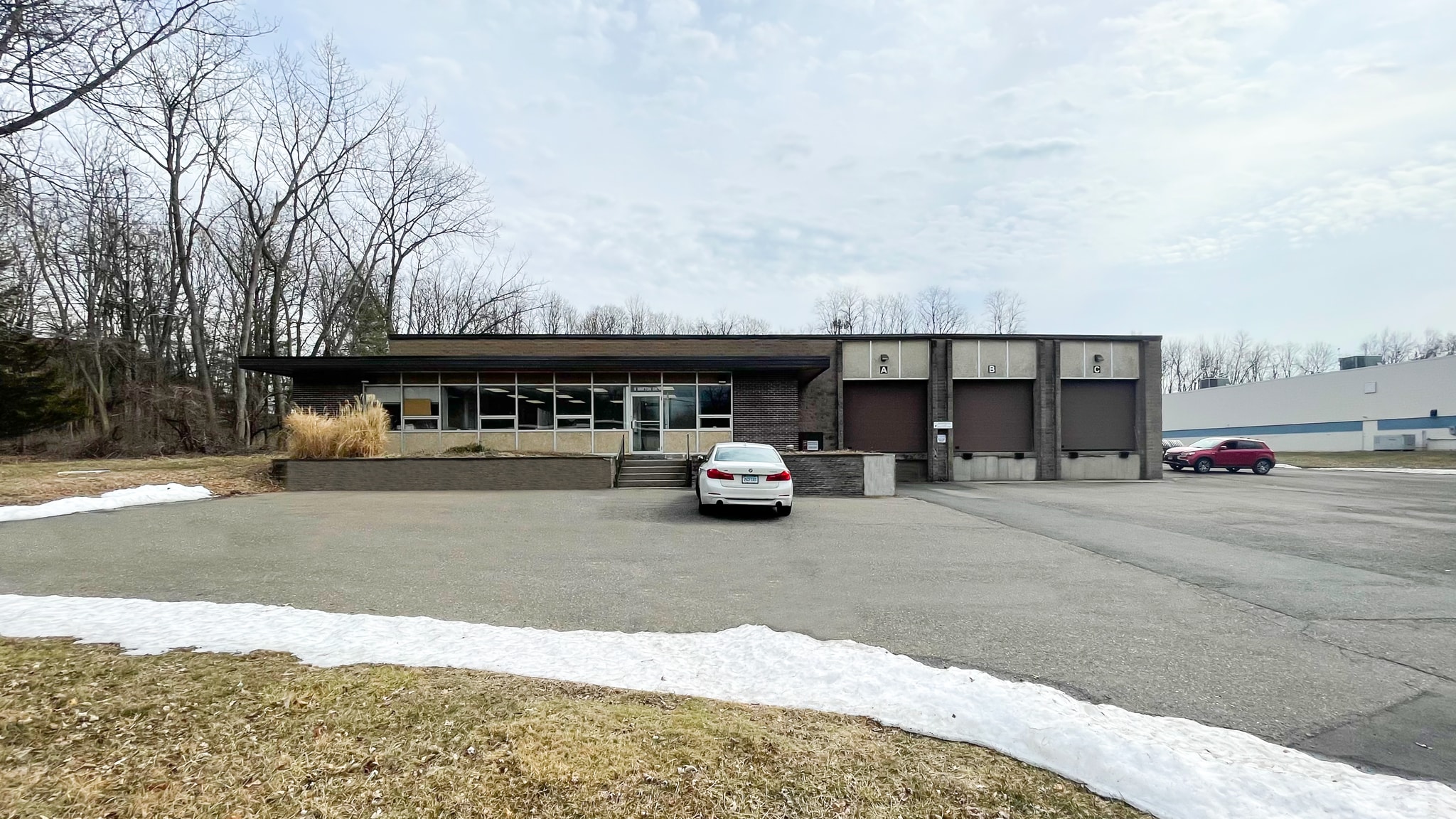 9 Britton Dr, Bloomfield, CT for lease Primary Photo- Image 1 of 17