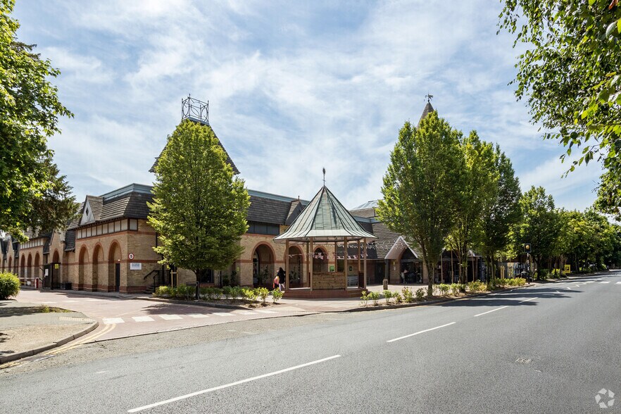 High St, Barnet à louer - Photo du bâtiment - Image 2 de 3