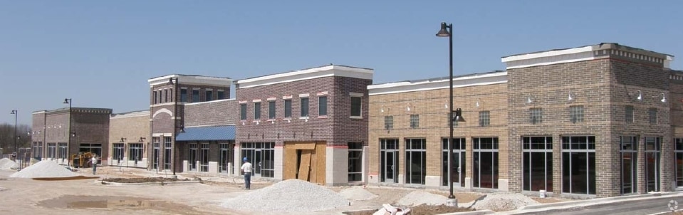 Silver Spring Dr, Menomonee Falls, WI for lease - Building Photo - Image 3 of 17