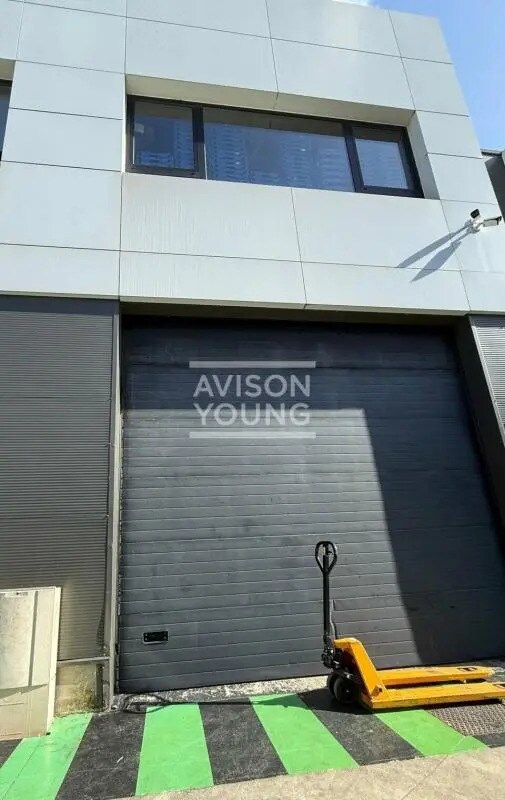 Flex in Romainville for lease Building Photo- Image 1 of 5