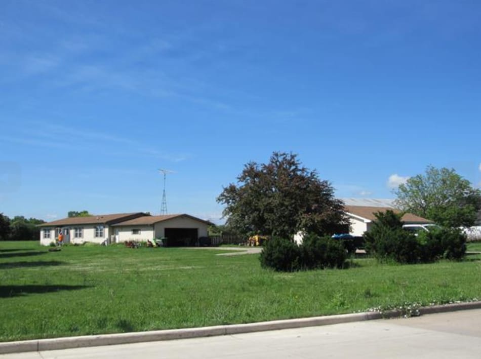265 W Ripple Ave, Oshkosh, WI for sale Primary Photo- Image 1 of 3