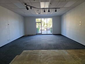 3885-3977 Cochran St, Simi Valley, CA for lease Interior Photo- Image 1 of 4