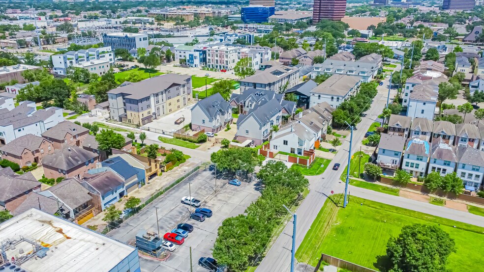 3003 Bering Dr, Houston, TX à vendre - Photo du bâtiment - Image 2 de 11