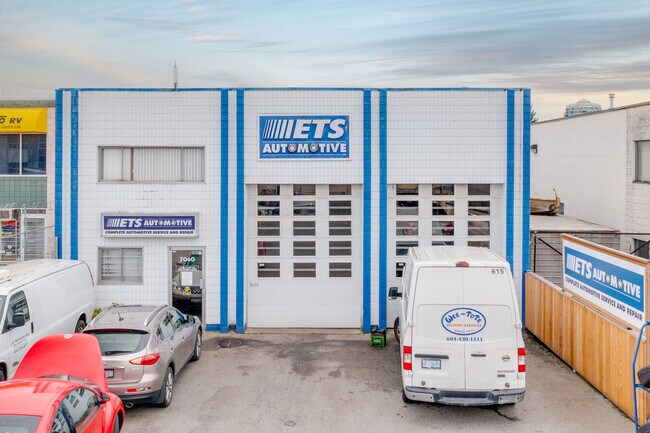 Plus de détails pour 7060 Curragh Av, Burnaby, BC - Industriel à vendre