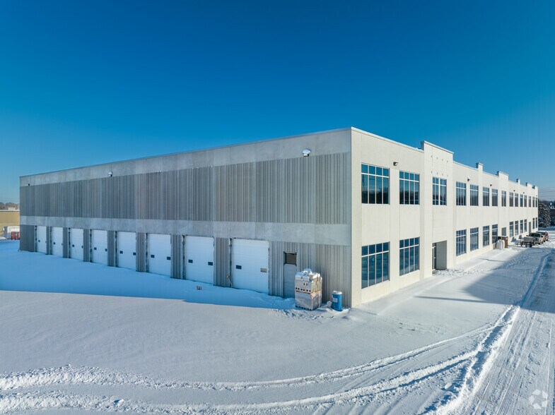 125 Engelhard Dr, Aurora, ON for lease - Building Photo - Image 2 of 3