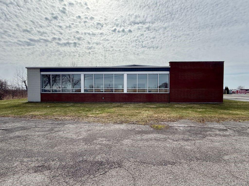 8555 Packard Rd, Niagara Falls, NY à louer Photo du bâtiment- Image 1 de 38