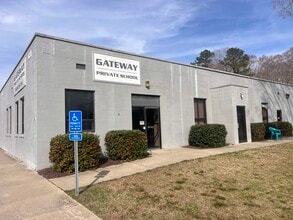 7639 Crab Thicket Rd, Gloucester, VA à louer Photo du bâtiment- Image 1 de 2