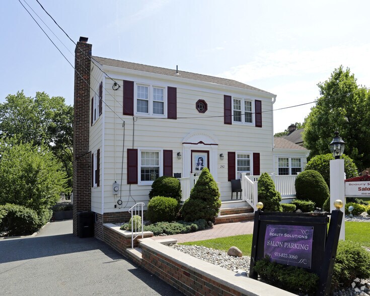242 Main St, Madison, NJ à louer - Photo du bâtiment - Image 2 de 5