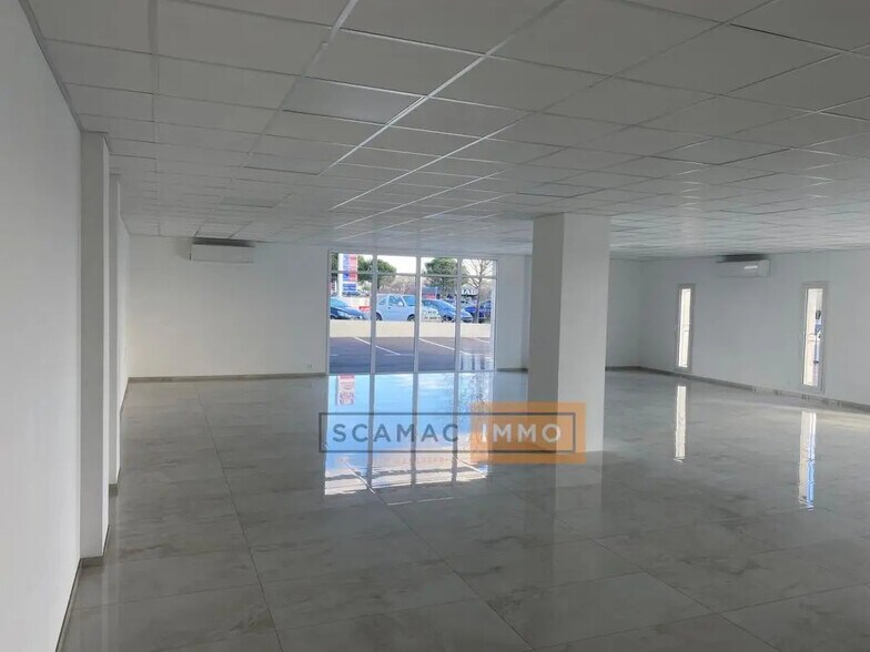 Flex in Solliès-Pont for lease - Interior Photo - Image 1 of 7