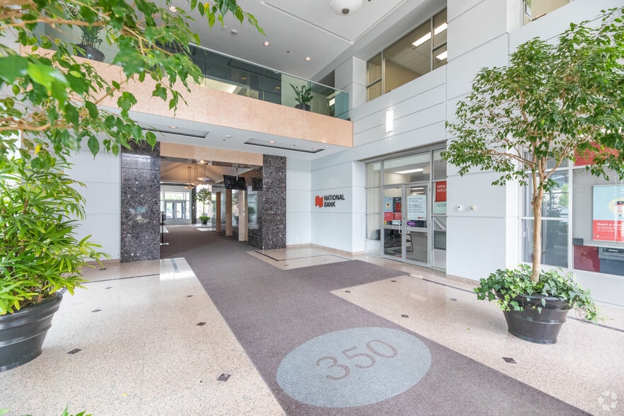 350 Burnhamthorpe Rd W, Mississauga, ON for lease - Lobby - Image 2 of 6