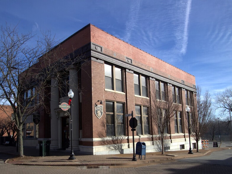 100-104 N Main St, Saint Charles, MO for lease - Building Photo - Image 2 of 22