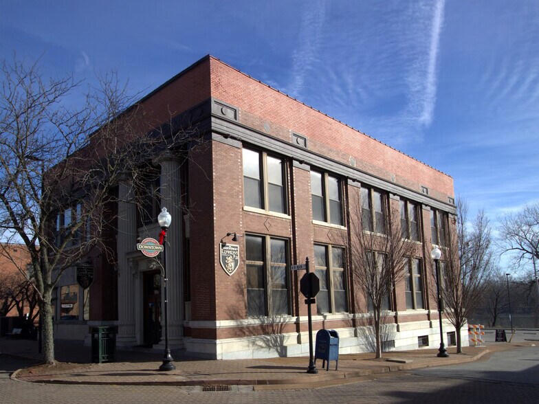 100-104 N Main St, Saint Charles, MO à louer - Photo du bâtiment - Image 2 de 22