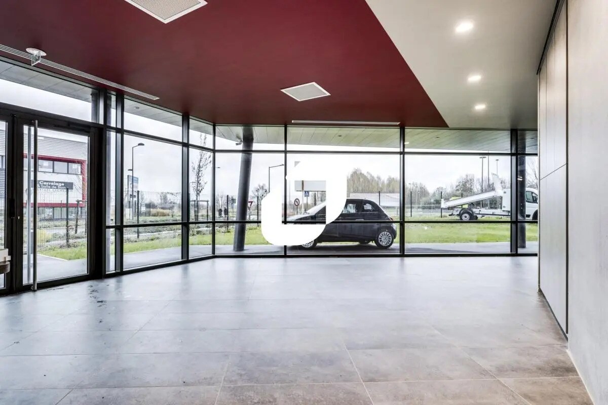 Office in Chanteloup-en-Brie for lease Lobby- Image 1 of 13