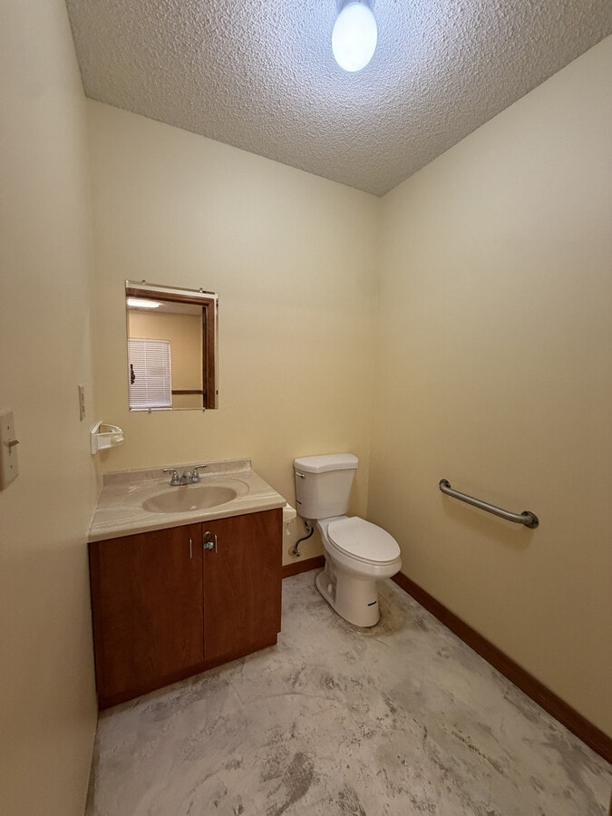 1400 W Oak St, Kissimmee, FL 34741 - Unit C & D - - Interior Photo - Image 2 of 20