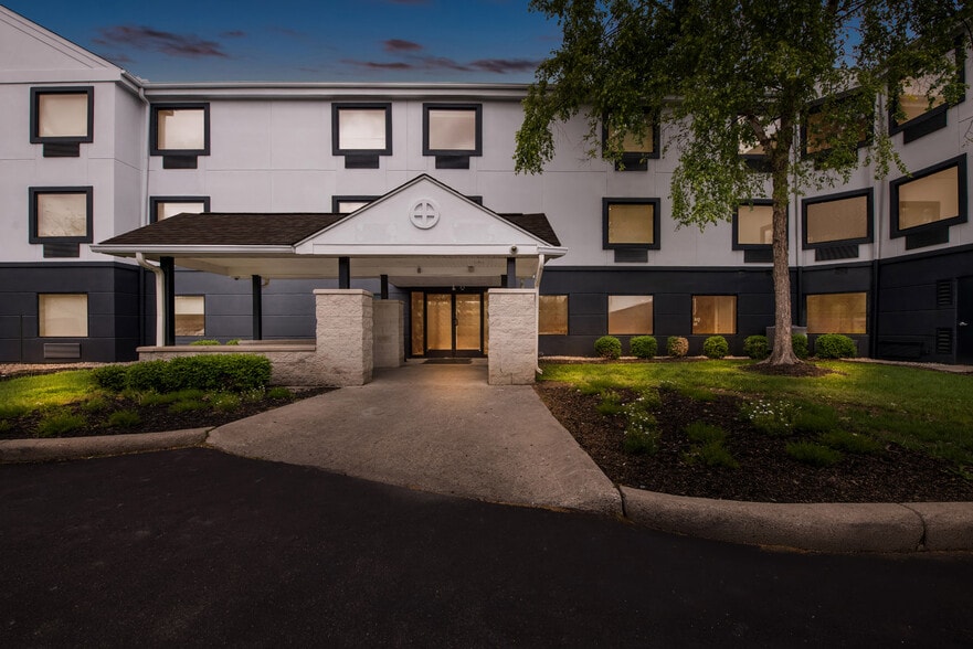 6255 Quarter Horse Dr, Columbus, OH for sale - Building Photo - Image 2 of 22