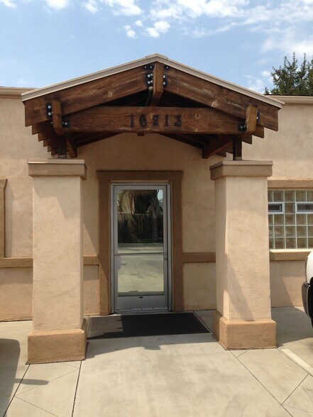 16213-16217 Illinois Ave, Paramount, CA à louer - Photo du bâtiment - Image 2 de 6