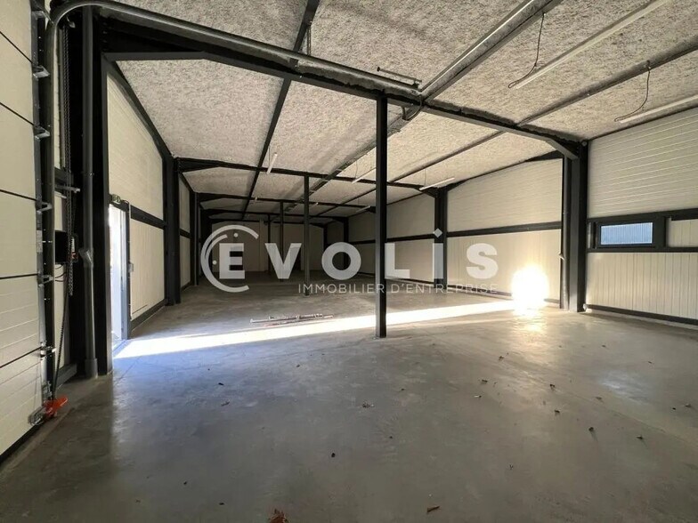 Flex in Gradignan for lease - Interior Photo - Image 2 of 10