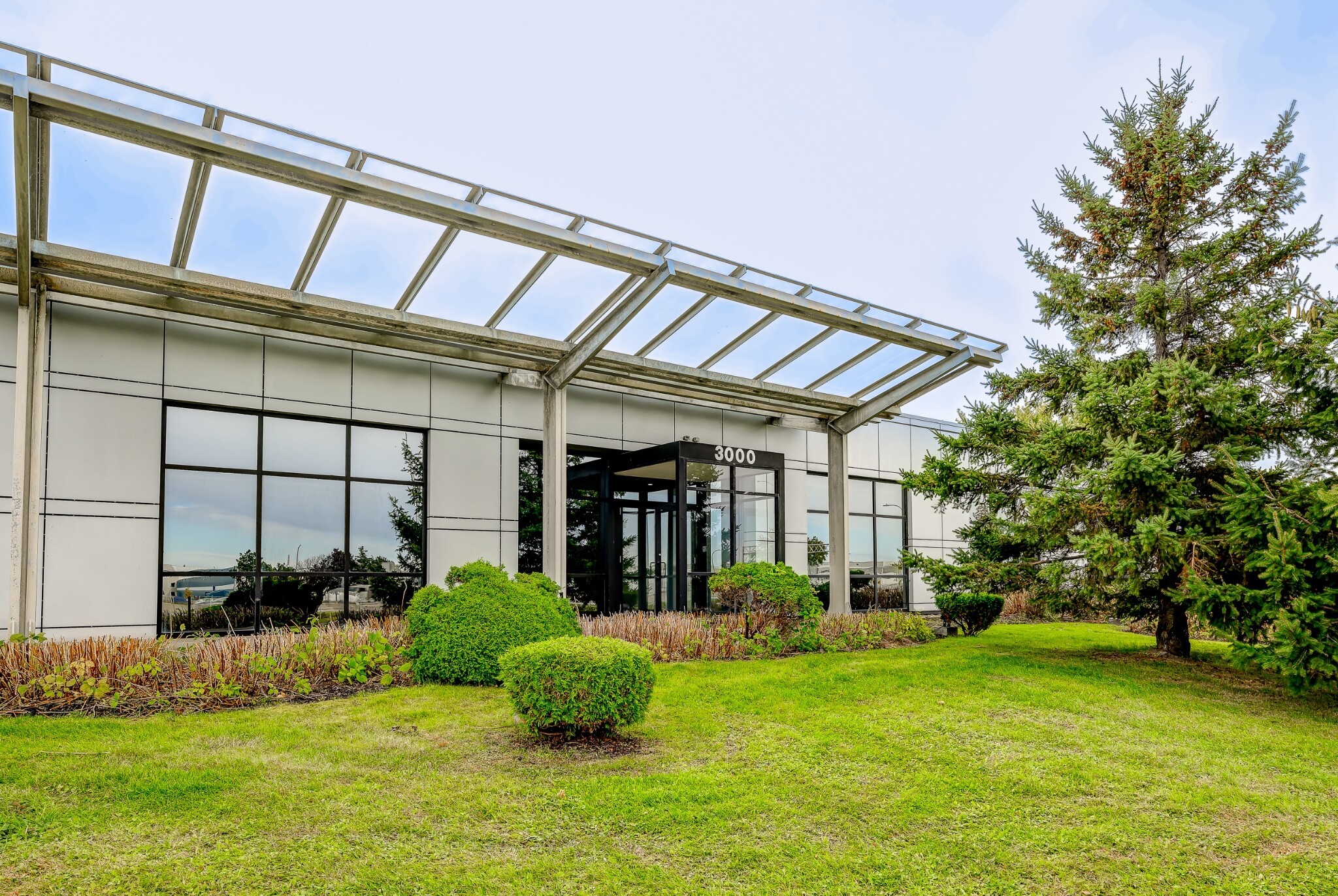3000 Aut Transcanadienne, Pointe-claire, QC for lease Primary Photo- Image 1 of 10