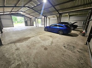 Chesham, Tring for lease Interior Photo- Image 1 of 4