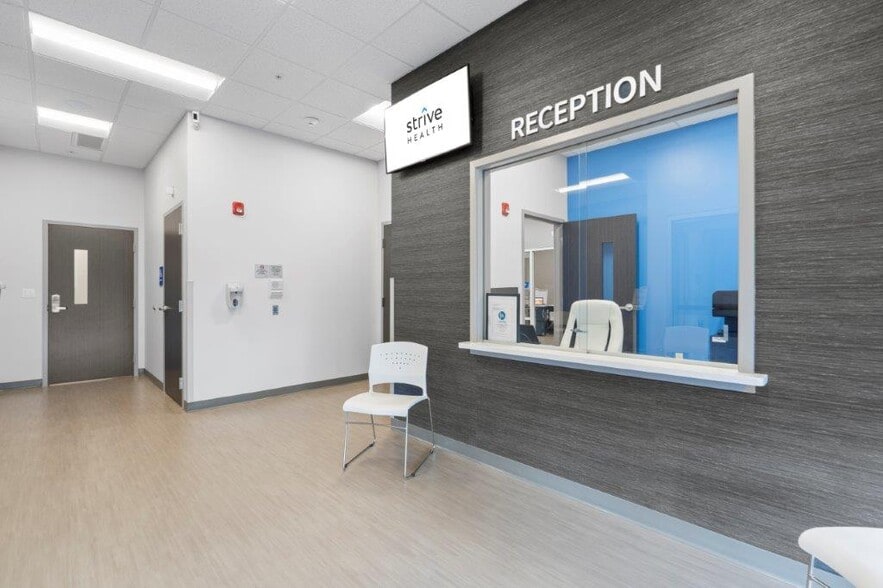 900 Biddle Rd, Medford, OR for lease - Interior Photo - Image 3 of 7