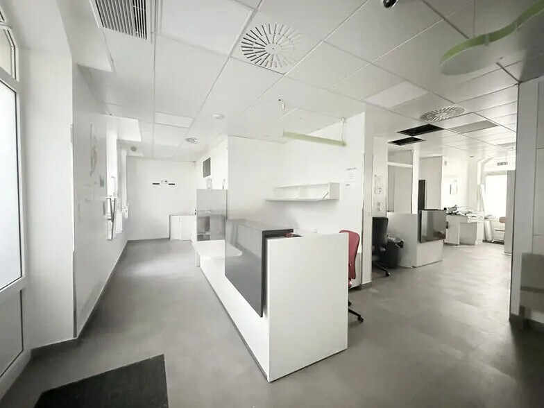 Rue Du Faubourg Saint-Martin, Paris à vendre - Photo intérieure - Image 2 de 7