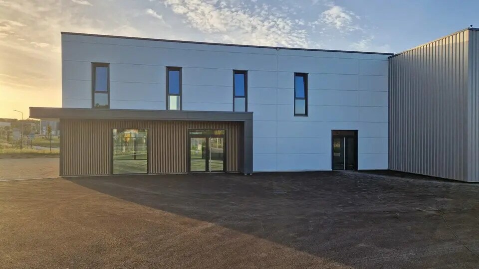 Office in Vaulx-Milieu for lease - Building Photo - Image 2 of 4