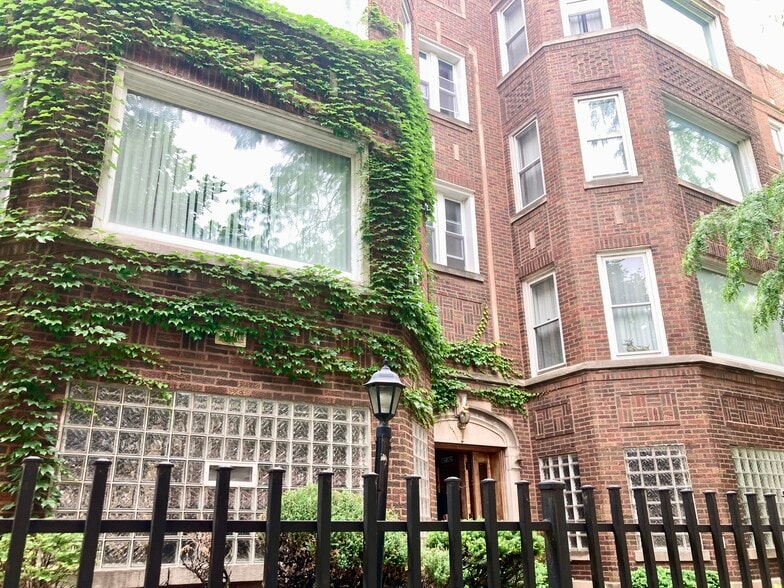 8027 S Drexel Ave, Chicago, IL for sale - Primary Photo - Image 1 of 9
