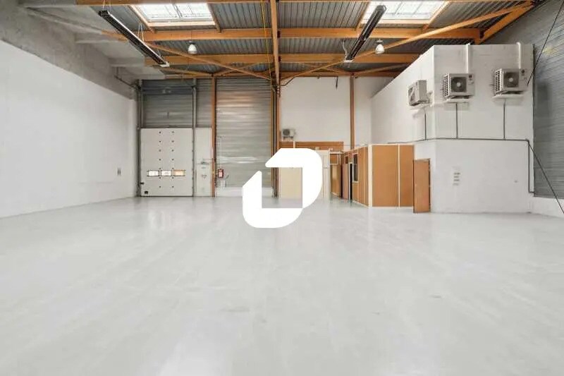 Office in Le Bourget for lease - Interior Photo - Image 1 of 14