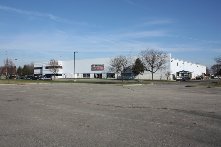 22800 Hall Rd, Clinton Township, MI for lease - Primary Photo - Image 1 of 25