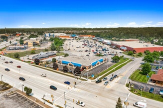 Plus de détails pour 3830 S Moorland Rd, New Berlin, WI - Commerce de détail à louer