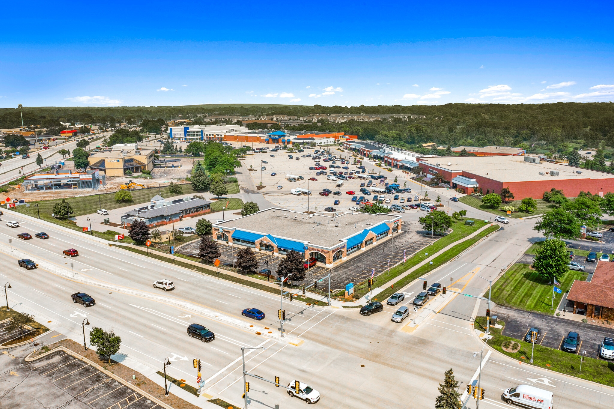 3830 S Moorland Rd, New Berlin, WI for lease Primary Photo- Image 1 of 5